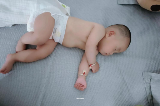 迁安市三个月宝宝抬头不稳